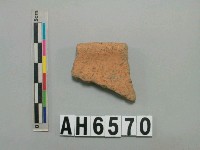 藏品(褐色夾砂陶口緣)的圖片